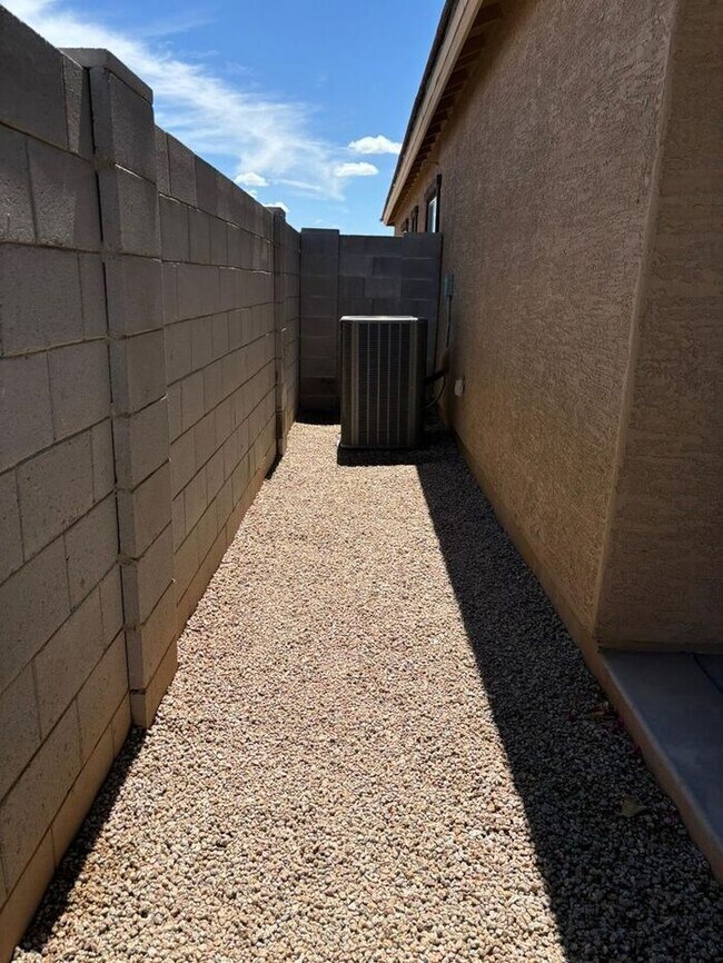 Building Photo - COMING SOON!! RECENTLY BUILT HOME IN MARICOPA!