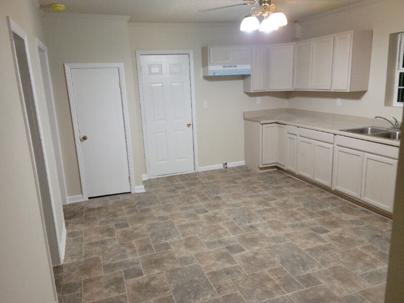 Building Photo - 408 Valley St