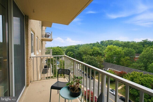 Building Photo - 1225 Martha Custis Dr