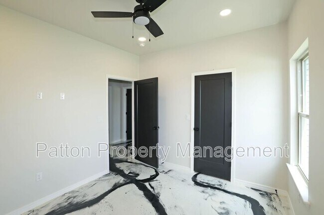 Building Photo - 8889 Redbud Rd