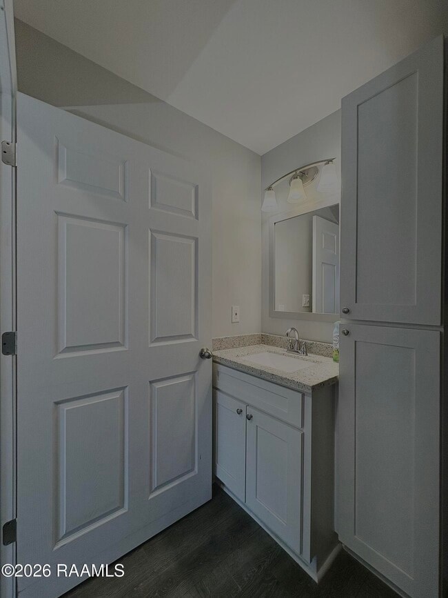 Building Photo - 113 Glenfield Dr