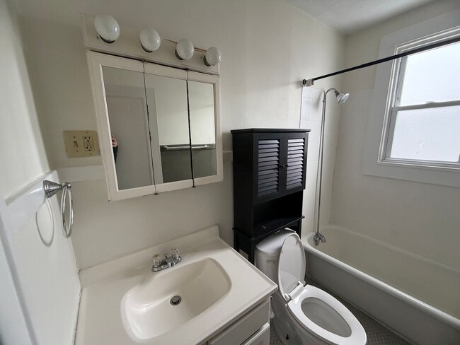 Building Photo - 6611 Kennedy Ave