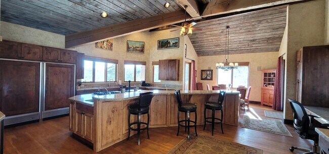 Building Photo - 7104 Canyon Dr