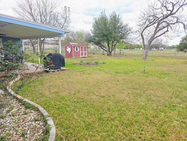 Building Photo - 104 Riverside Dr