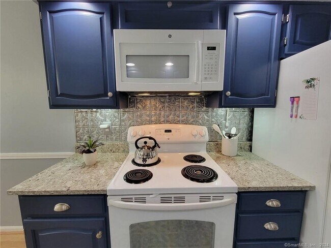 Building Photo - 22 Essex Ct