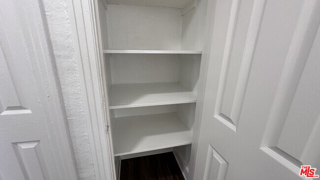 Building Photo - 1709 W 70th St