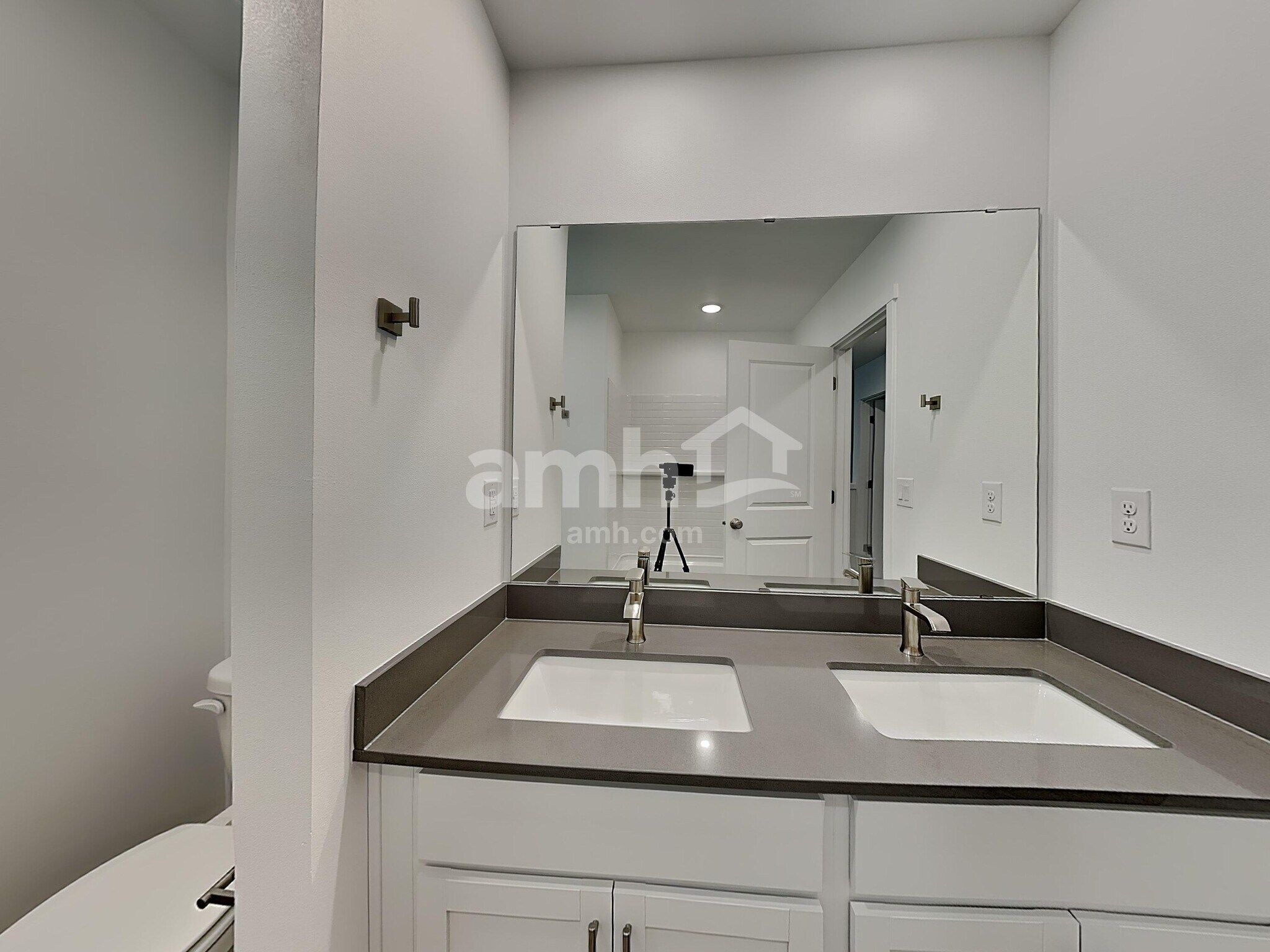 Building Photo - 5036 Washington St SE