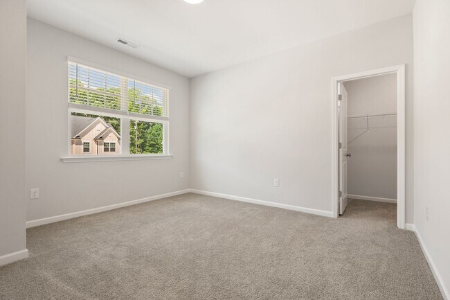 Building Photo - Stunning and spacious end-unit townhome in North Raleigh!