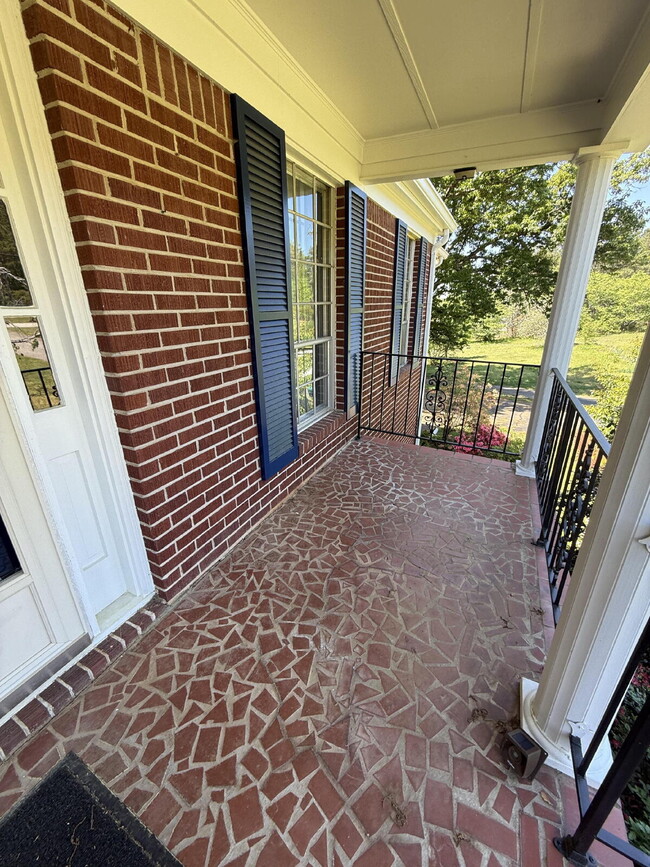 Building Photo - Modern Living Meets Country Charm – Fully ...