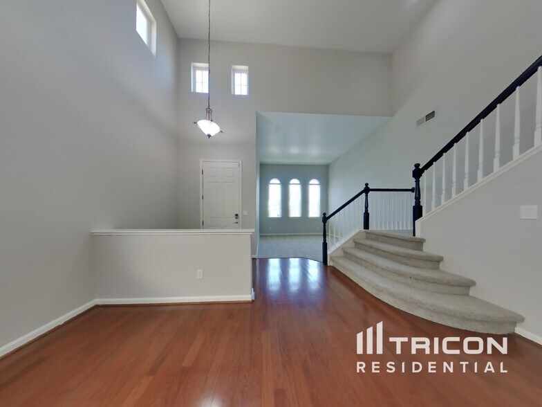 Building Photo - 10246 Canadeo Cir