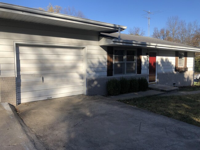 Primary Photo - 303 N 7th St