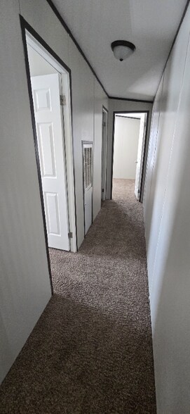 Building Photo - 1120 N Vista Dr