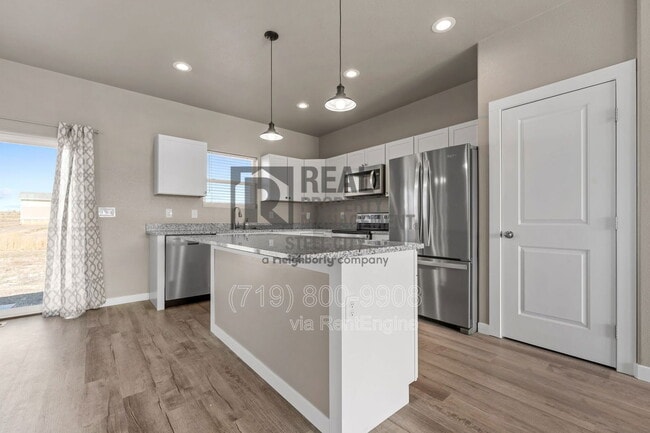 Building Photo - 295 W Acorn Dr