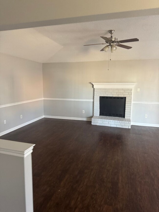 Building Photo - 5979 Cherry Creek Ln