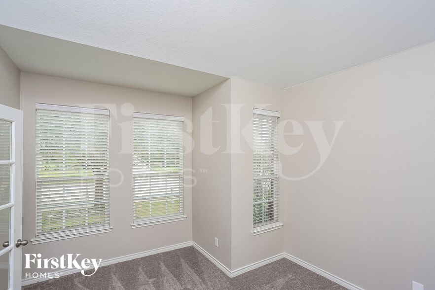 Building Photo - 905 Sheryn Dr