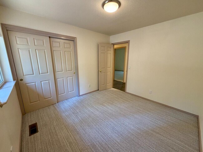 Building Photo - 61171 Minaret Cir