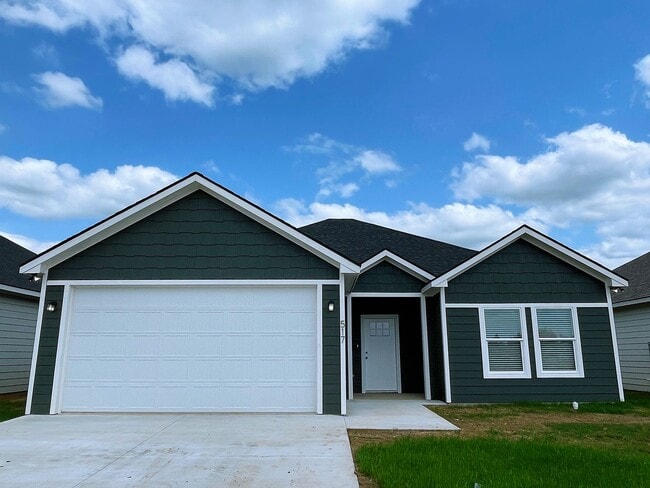 Primary Photo - Cozy 3 bed, 2 bath close to City Center