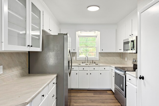 Building Photo - 201 Roberts St