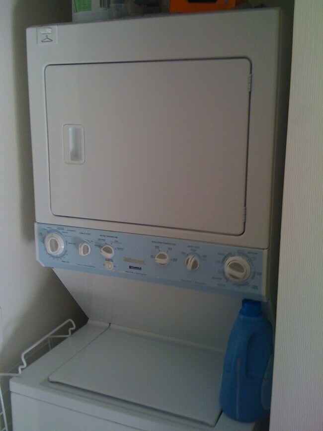 Stacked washer/dryer in closet - 1208 Walnut Ave
