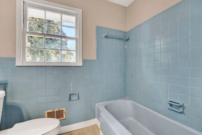 Building Photo - Charming Three Bedroom Home in Gray Court