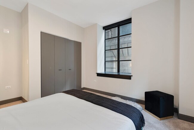 Building Photo - 29 S LaSalle St