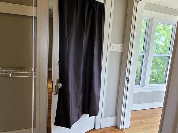Building Photo - "Spacious 5-Bedroom Retreat with Fireplace Charm on S Broadway!"