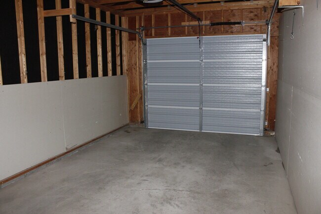 Garage - 310 Samara Ave