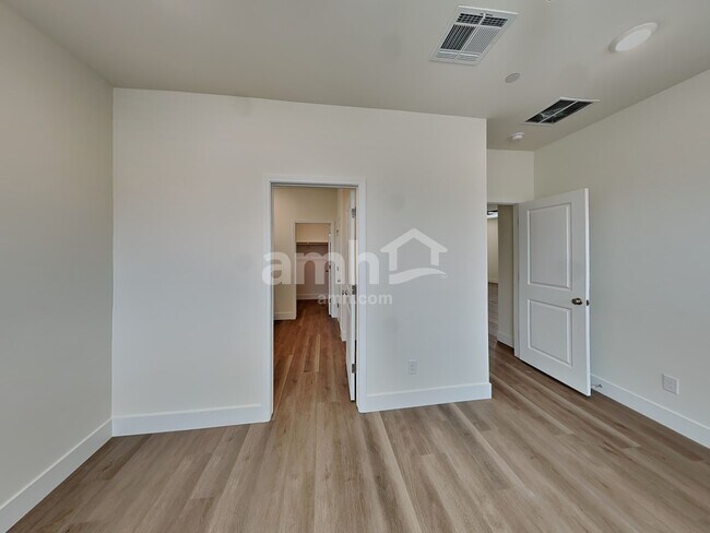 Building Photo - 505 Silverbell Fls Pl