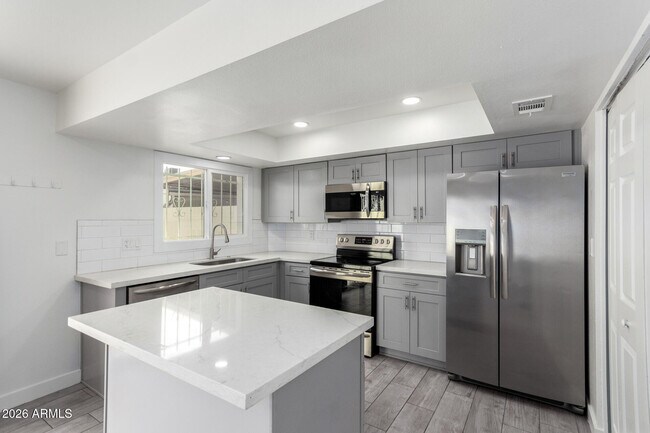 Building Photo - 1586 West Campbell Ave