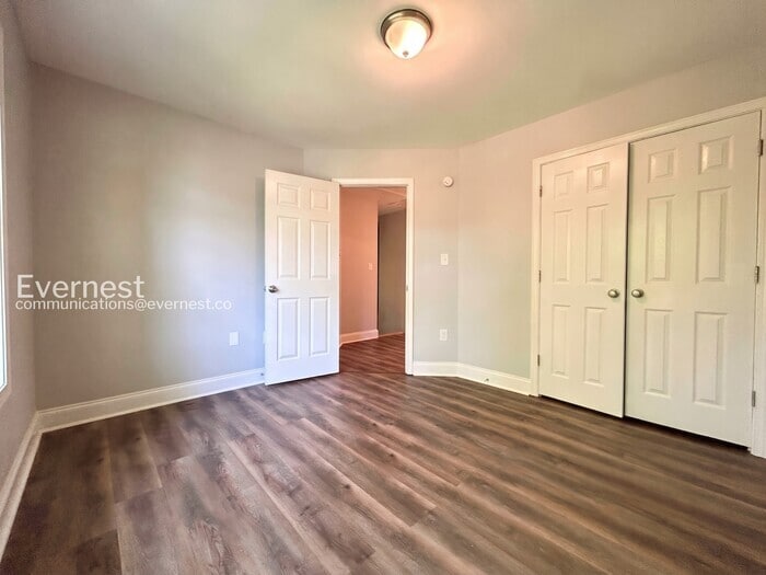 Building Photo - 838 Ridge Ave NW