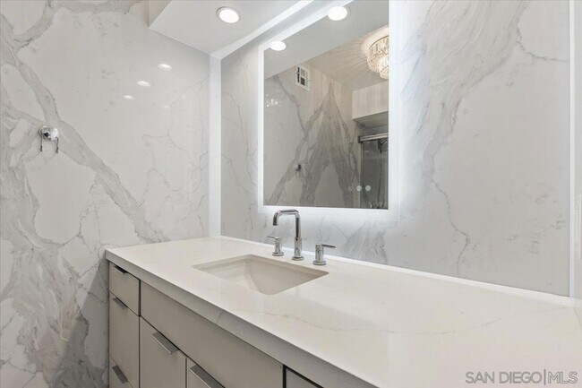 Building Photo - 1830 Avenida Del Mundo