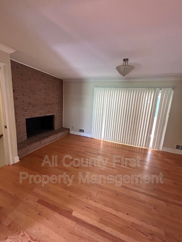 Building Photo - 3689 Calumet Rd