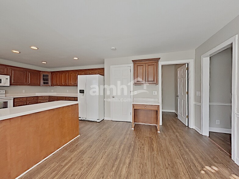 Building Photo - 217 Hickory Trl