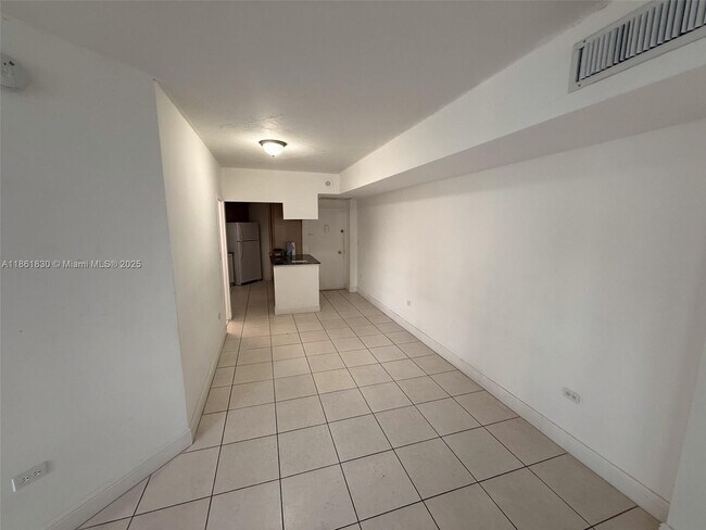 Building Photo - 801 Brickell Bay Dr