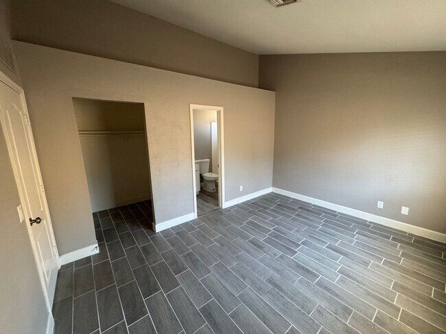 Building Photo - 768 E Stottler Pl