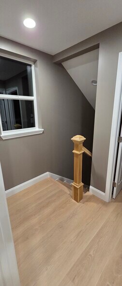 Building Photo - 471 Maplewood Ave