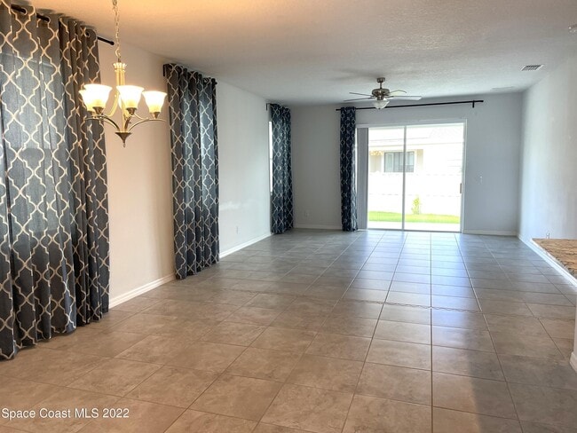 Building Photo - 2881 Casterton Dr