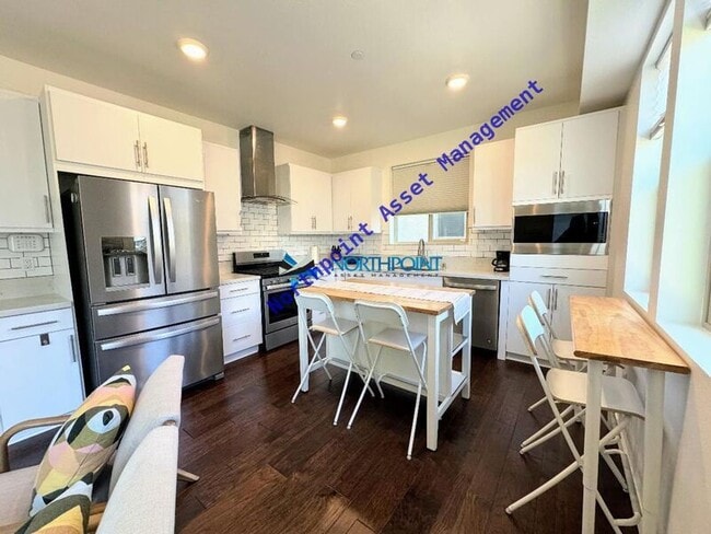 Building Photo - 2613 3rd St