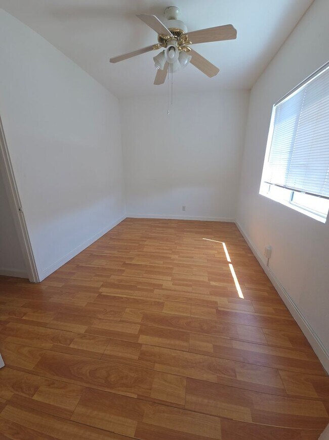 Building Photo - Spacious unit  by Americana And Galleria