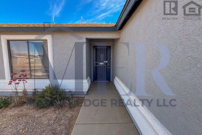 Building Photo - 3Bed/2Ba Home in Arizona City! $199 MOVE-I...