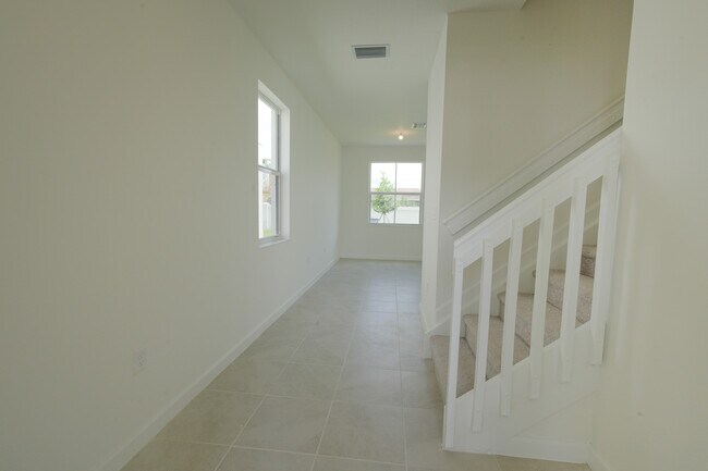 Building Photo - 2637 SE 24th Ct