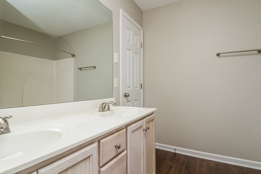 Building Photo - 1413 Chesterbrook Ct