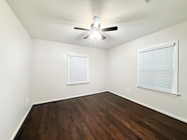 Building Photo - 4010 Yupon St