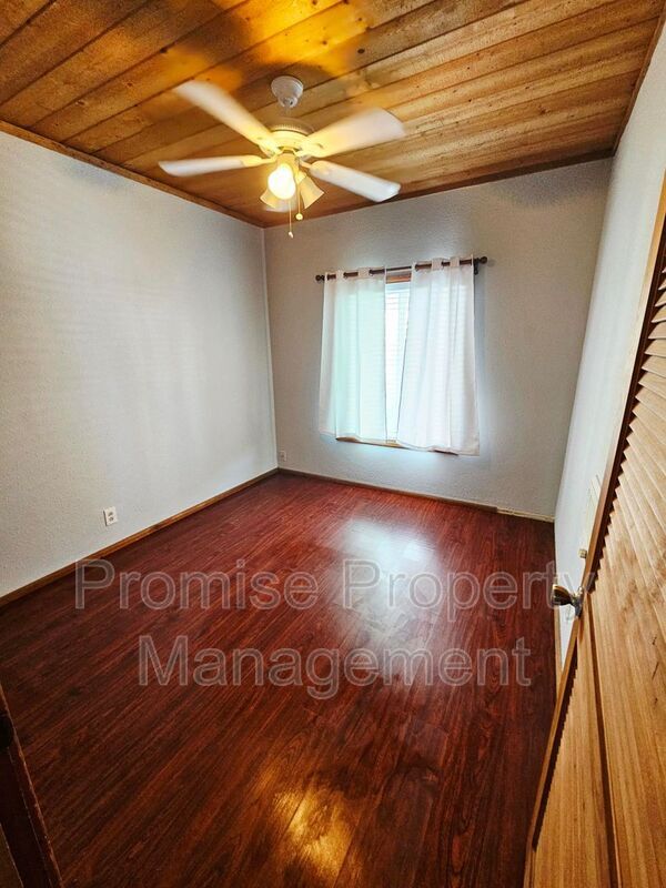 Building Photo - 934 S Myers St
