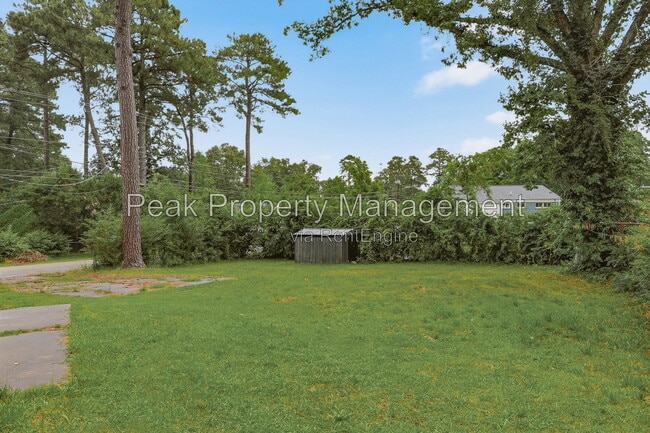 Building Photo - 2105 Fort Rice St