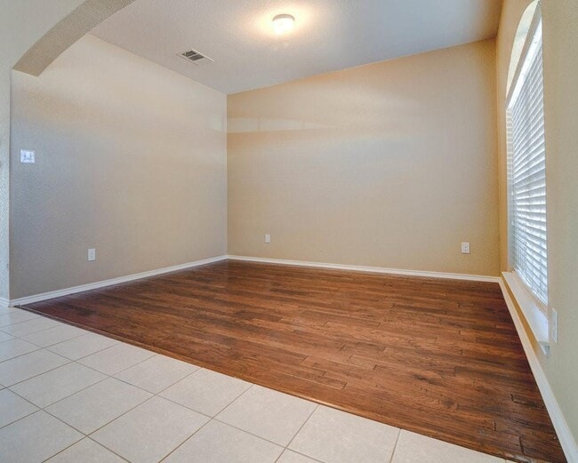 Building Photo - 4501 Dennis Ln