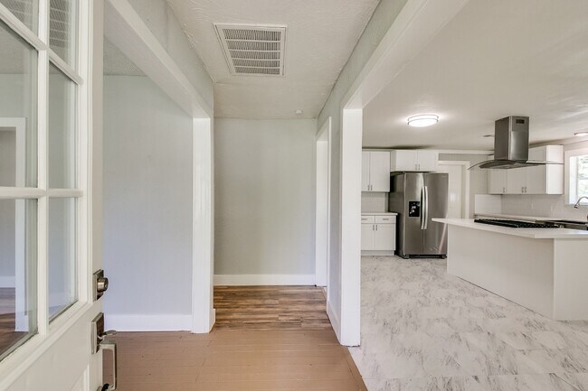 Building Photo - 3901 McKinney Dr