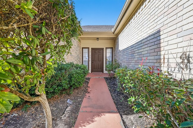 Building Photo - 3126 Lakefield Way