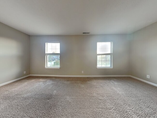 Building Photo - Price Reduction!