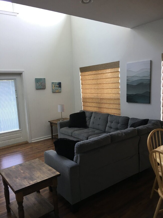 Building Photo - Great 3/2 Fully Furnished-TDY Welcome!!